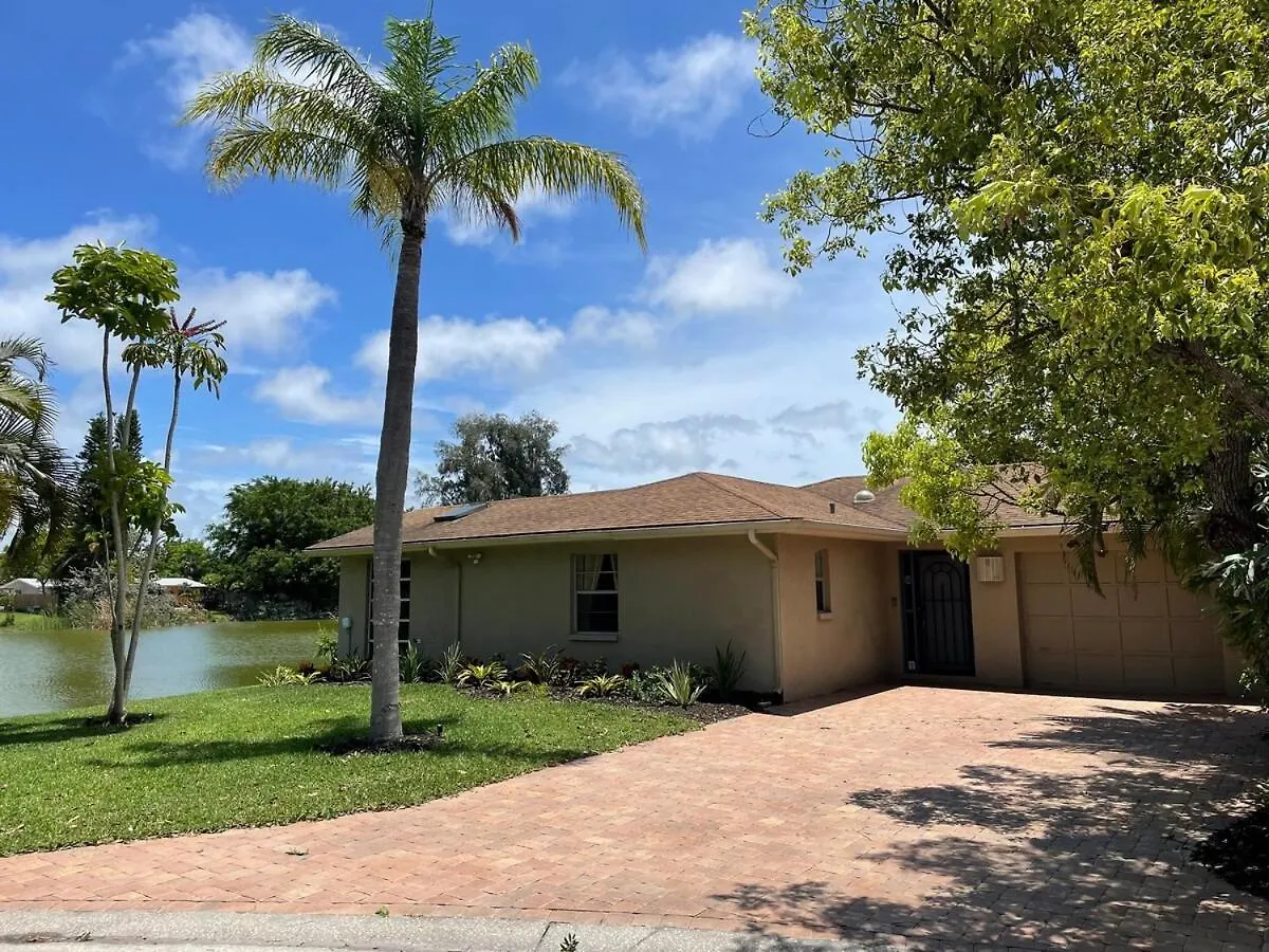 2 Bdrm House Close To Siesta Key, Free Wi-fi Holiday home