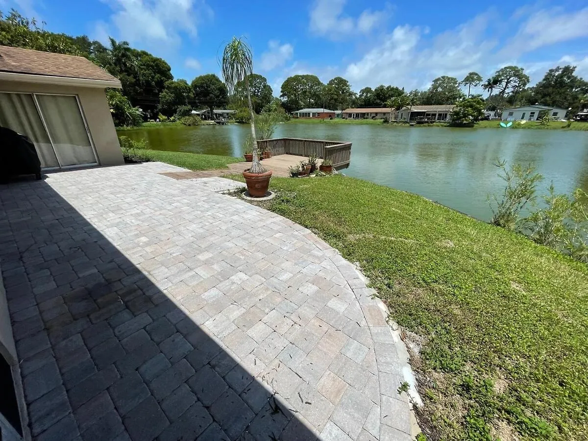 2 Bdrm House Close To Siesta Key, Free Wi-fi Holiday home *