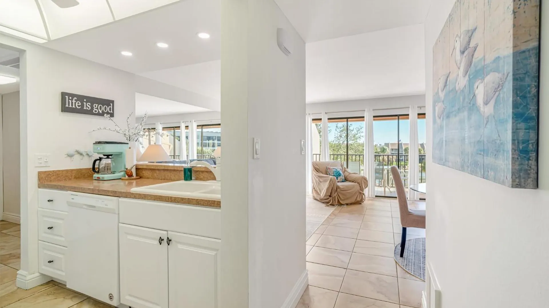 Charming 2br Lagoon-view Steps To Siesta Key