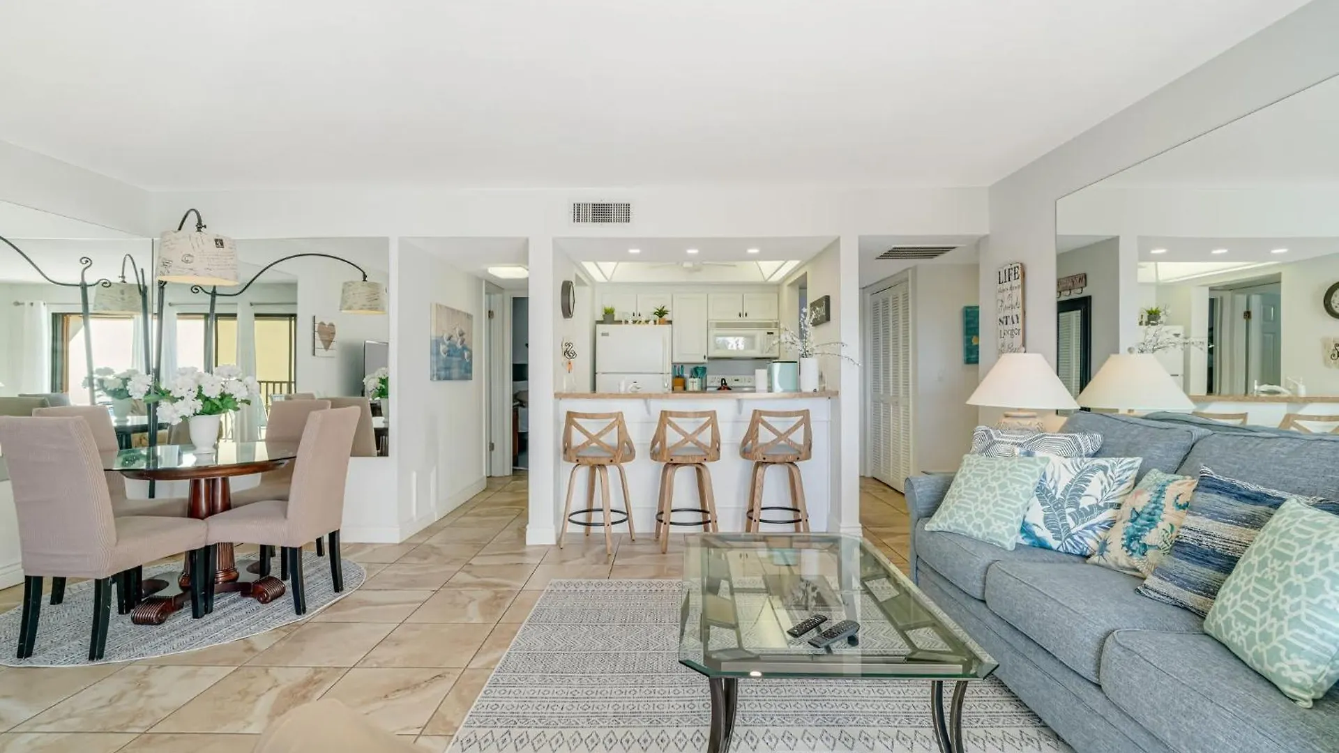 Charming 2br Lagoon-view Steps To Siesta Key Sarasota