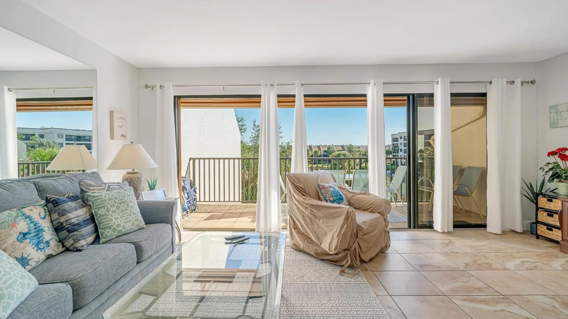 Charming 2br Lagoon-view Steps To Siesta Key Sarasota