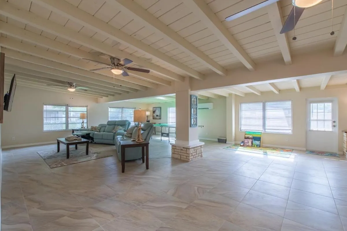 Vacation - New York Avenue Rancher Holiday home
