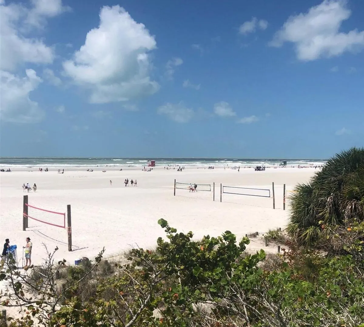 Walk To Siesta Key Apartment