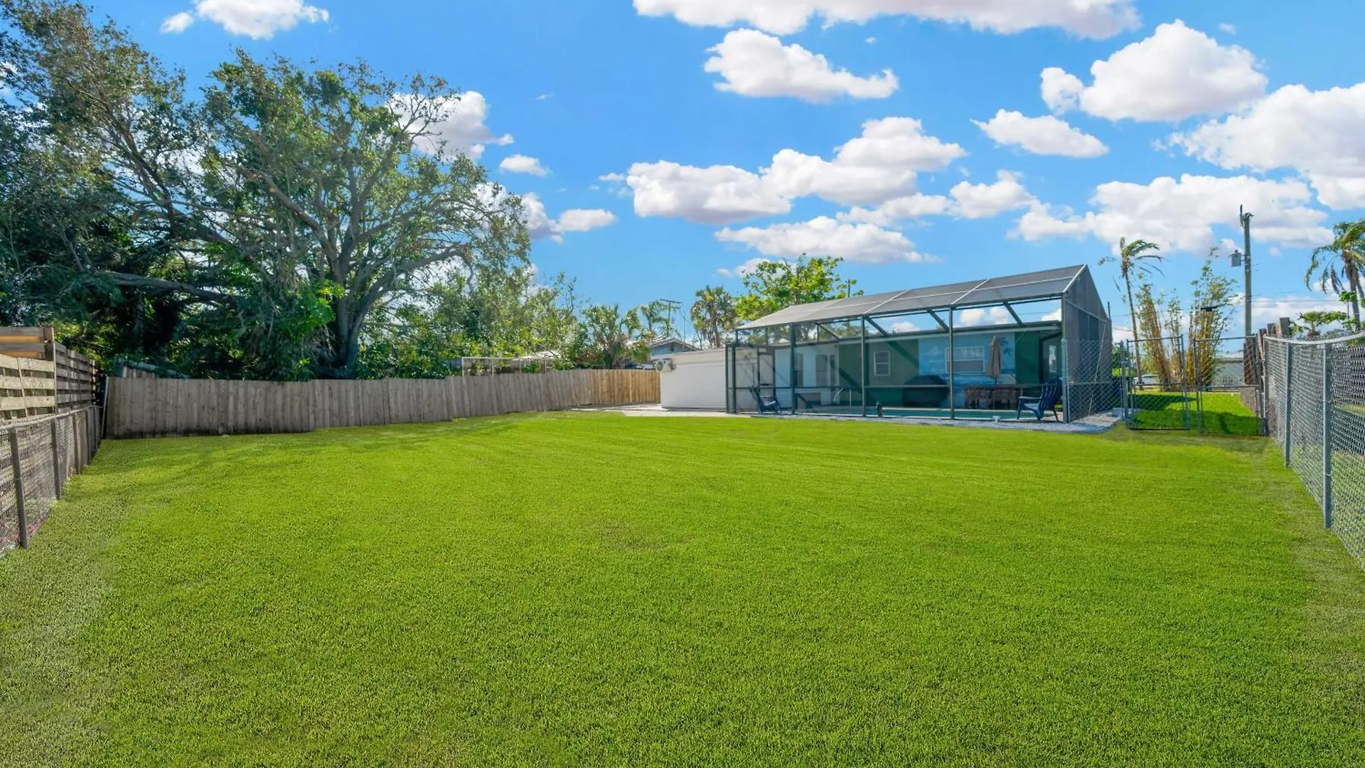 Getaway With Heated Pool And Fence By Siesta Key Beach Holiday home Sarasota
