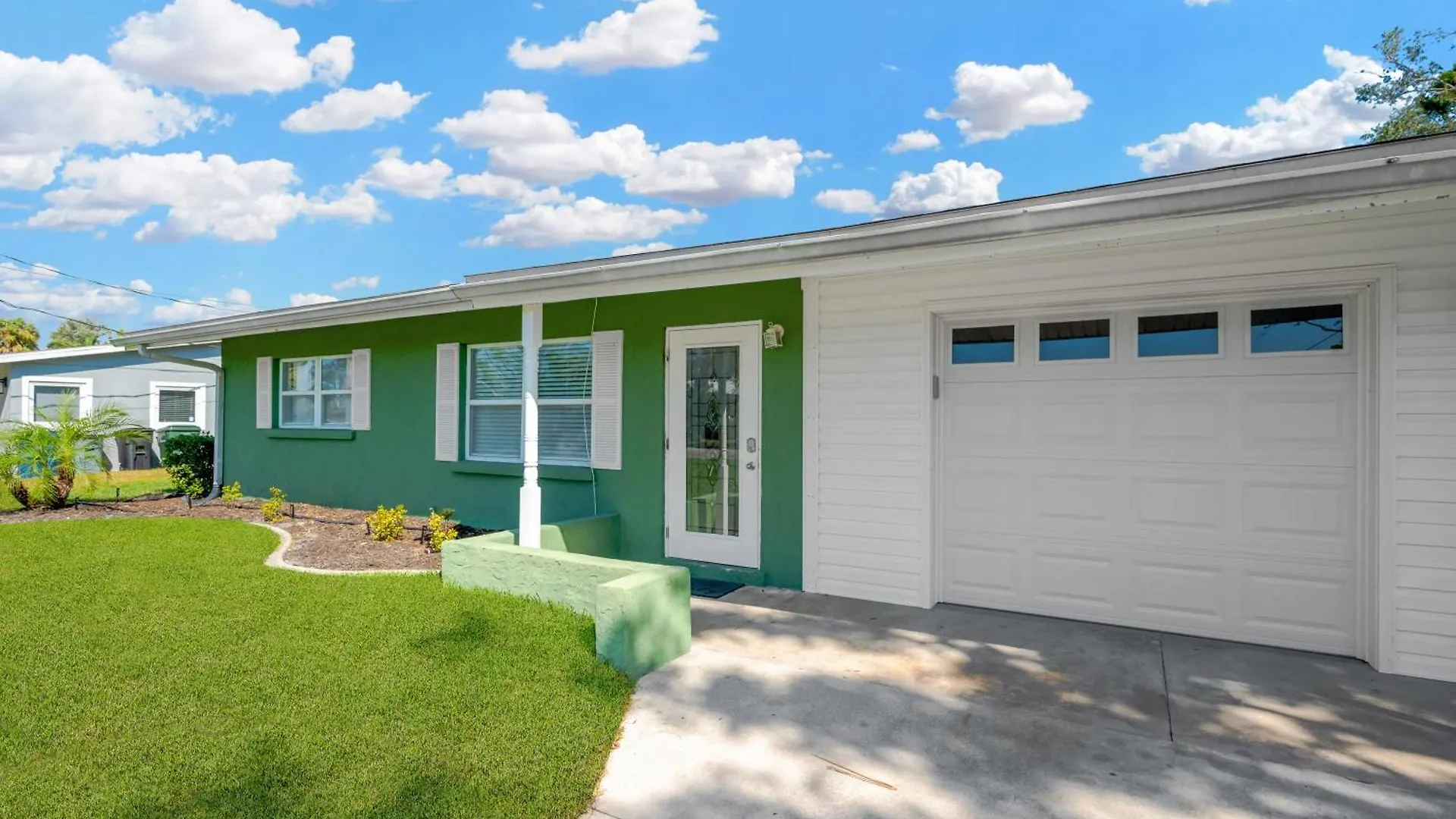 Getaway With Heated Pool And Fence By Siesta Key Beach Holiday home *