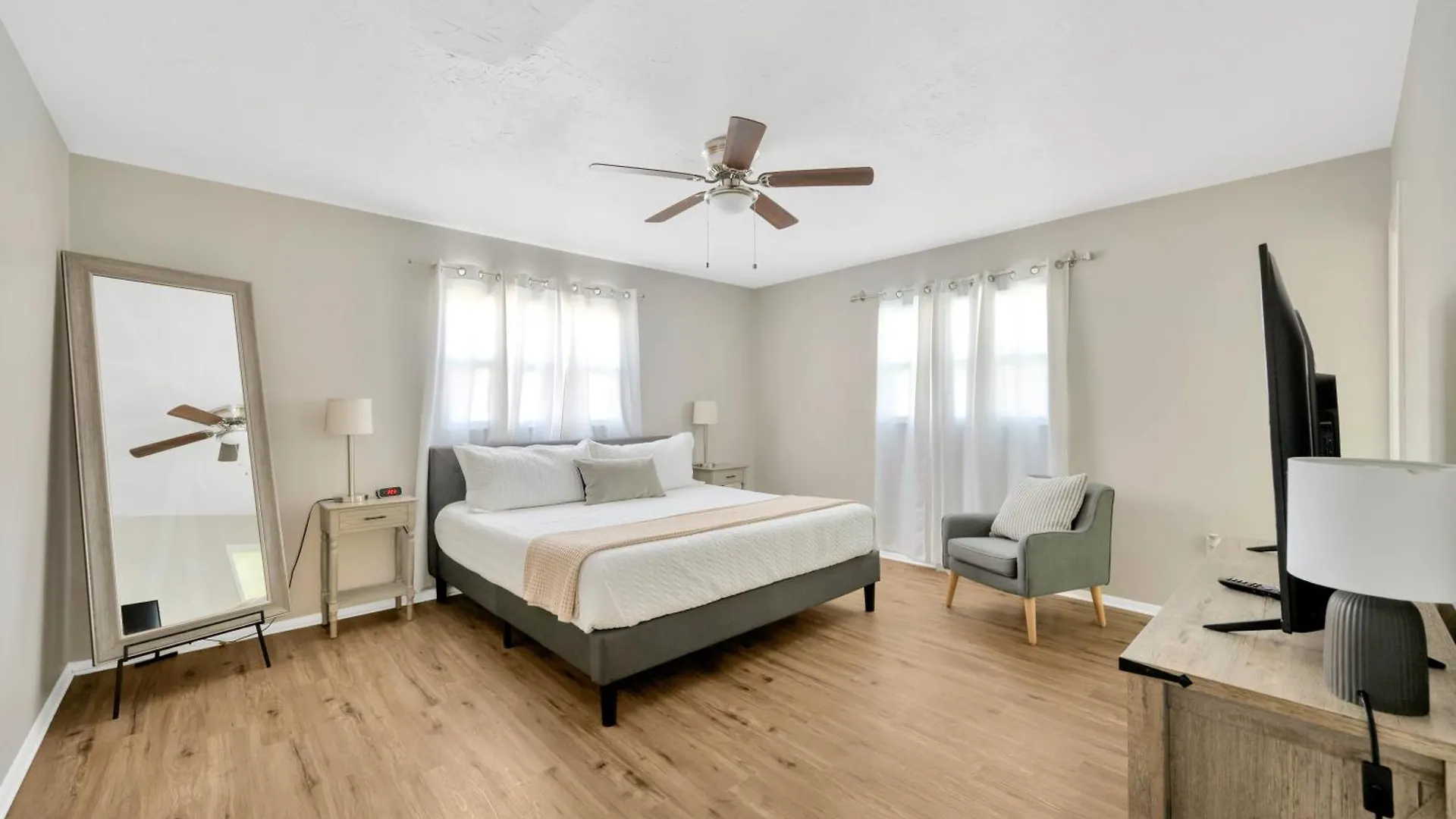 Getaway With Heated Pool And Fence By Siesta Key Beach *