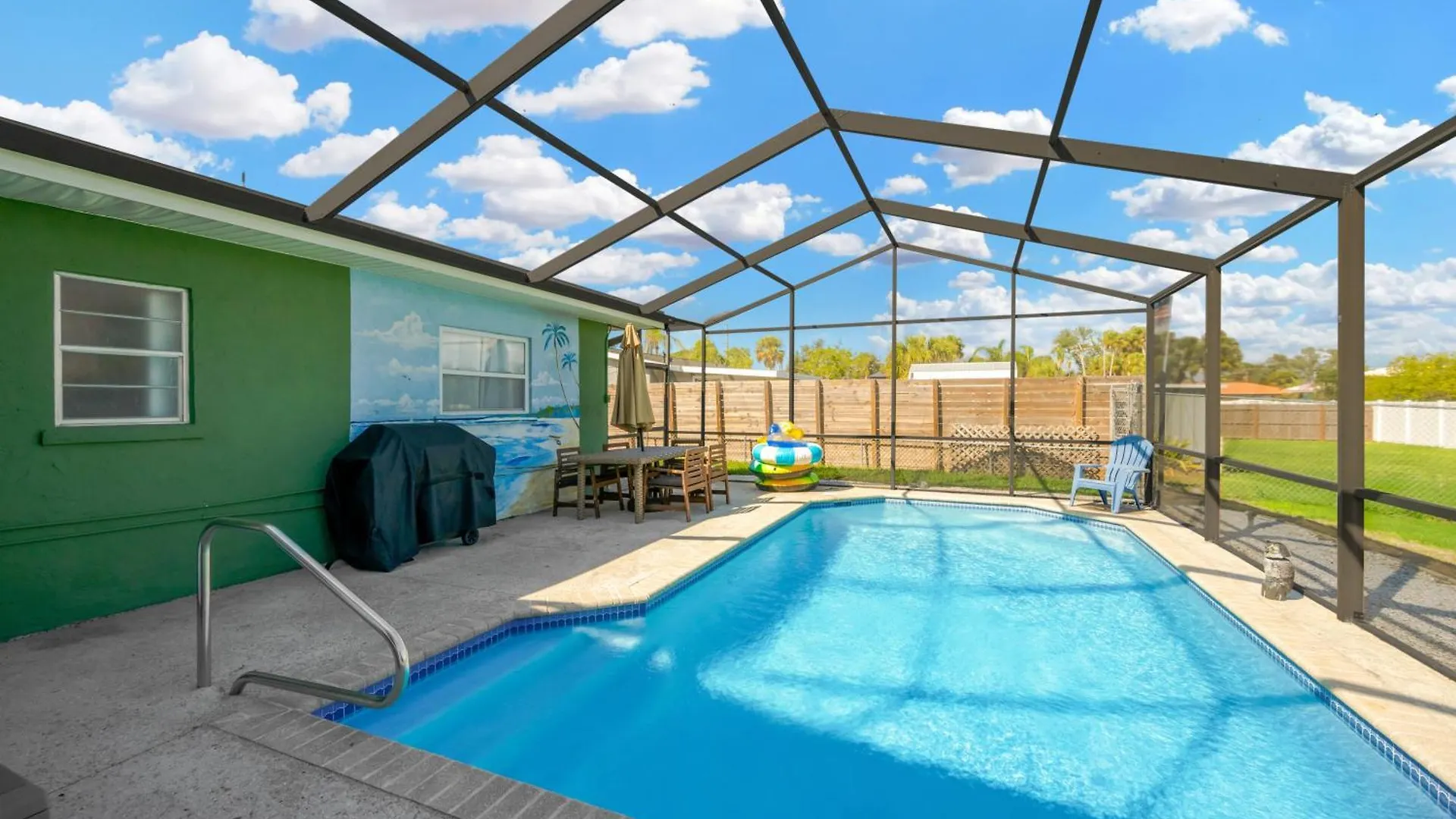 Getaway With Heated Pool And Fence By Siesta Key Beach Holiday home *