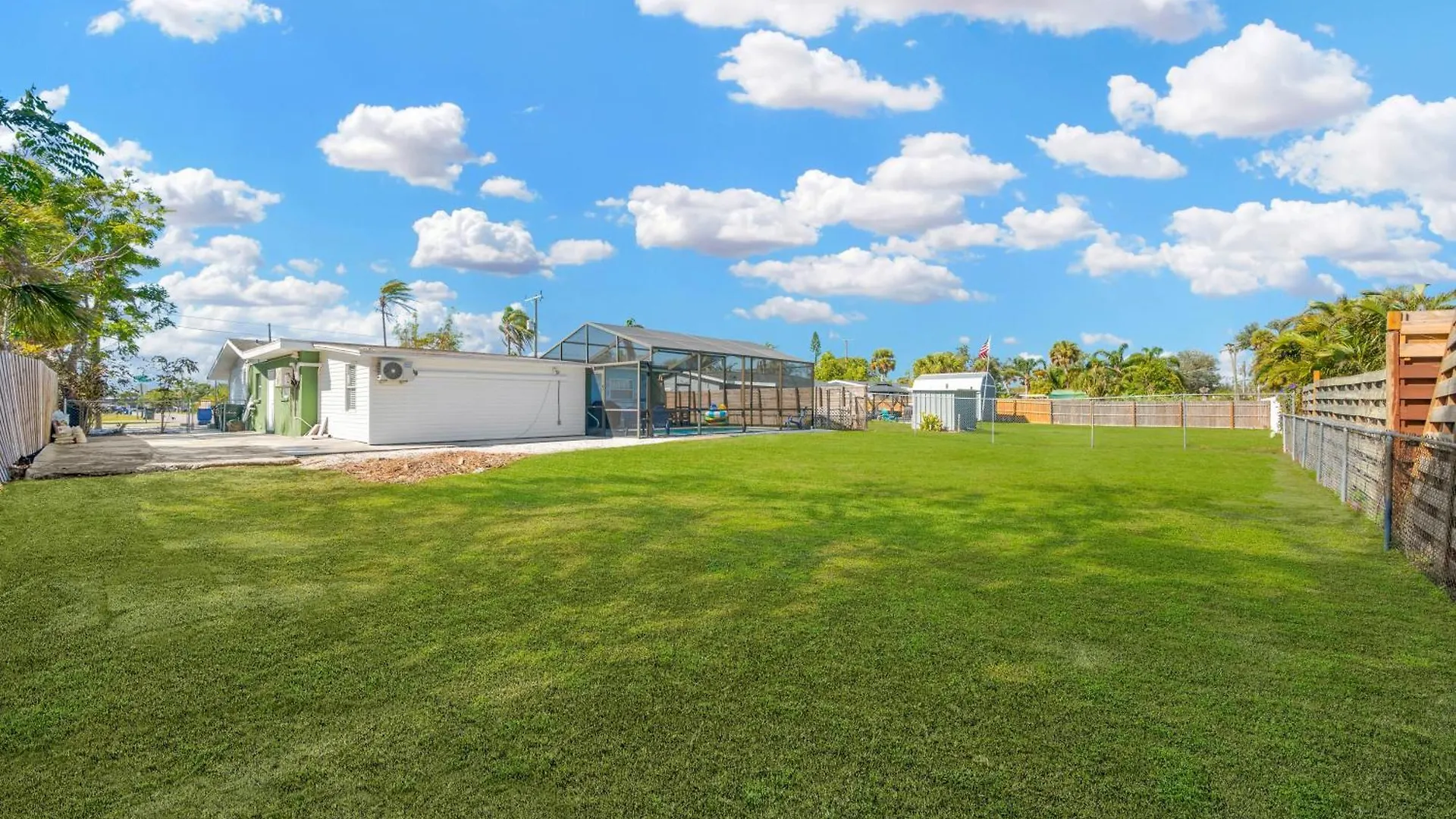Getaway With Heated Pool And Fence By Siesta Key Beach *