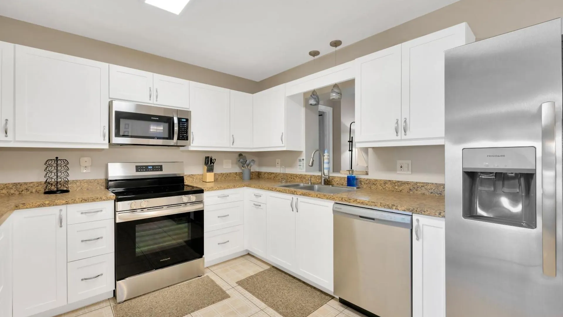 Getaway With Heated Pool And Fence By Siesta Key Beach Holiday home *