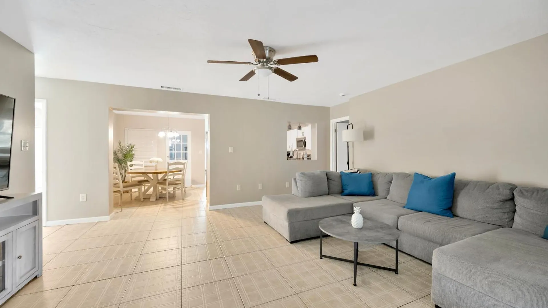 Getaway With Heated Pool And Fence By Siesta Key Beach Holiday home