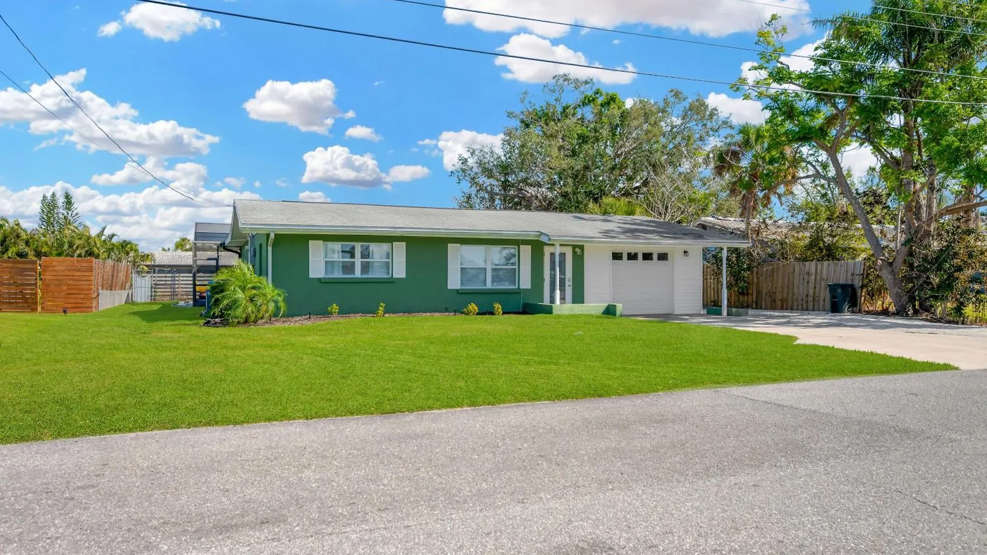Getaway With Heated Pool And Fence By Siesta Key Beach * Sarasota