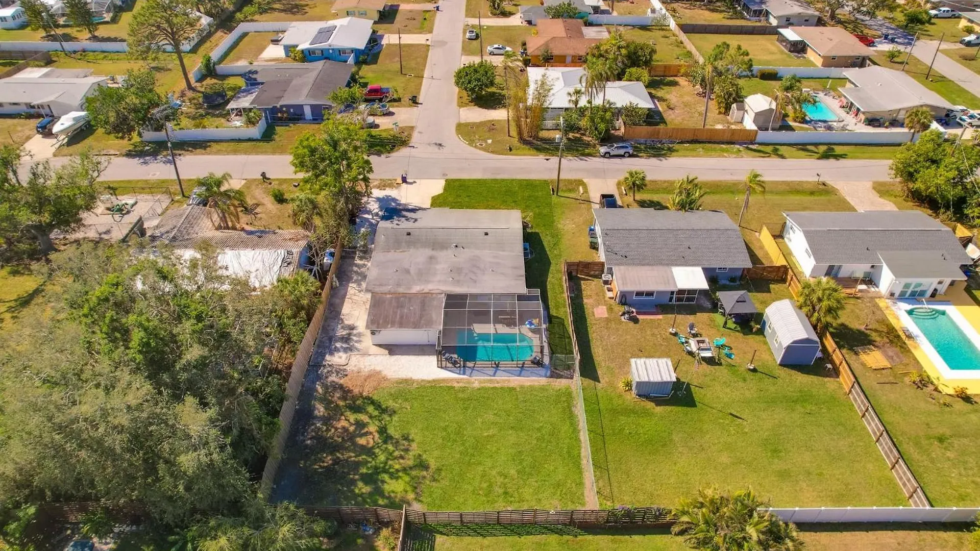 Getaway With Heated Pool And Fence By Siesta Key Beach