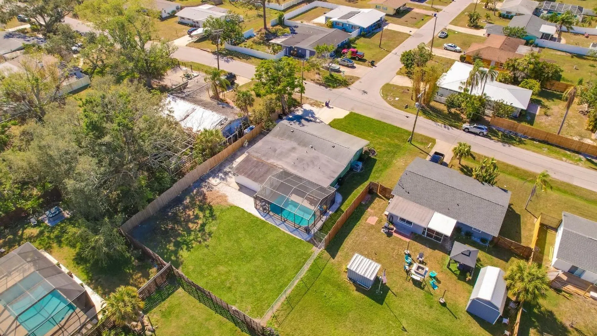 Getaway With Heated Pool And Fence By Siesta Key Beach Holiday home *