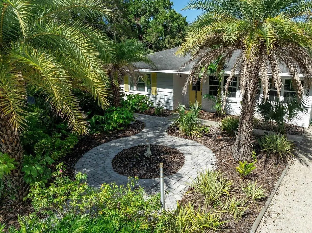 Siesta Key Under The Banyan Tree 3 Bed 3 Bath *