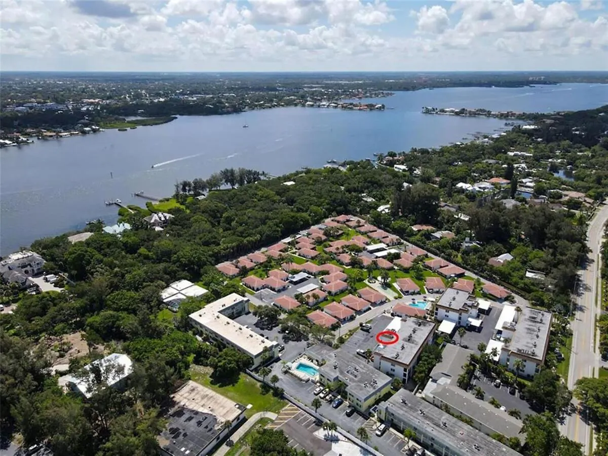 Updated With Pool, Walk To Crescent & Restaurants! Sarasota