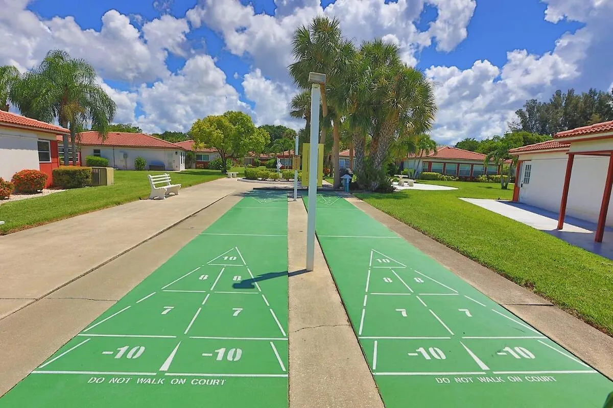 Holiday home Updated With Pool, Walk To Crescent & Restaurants!