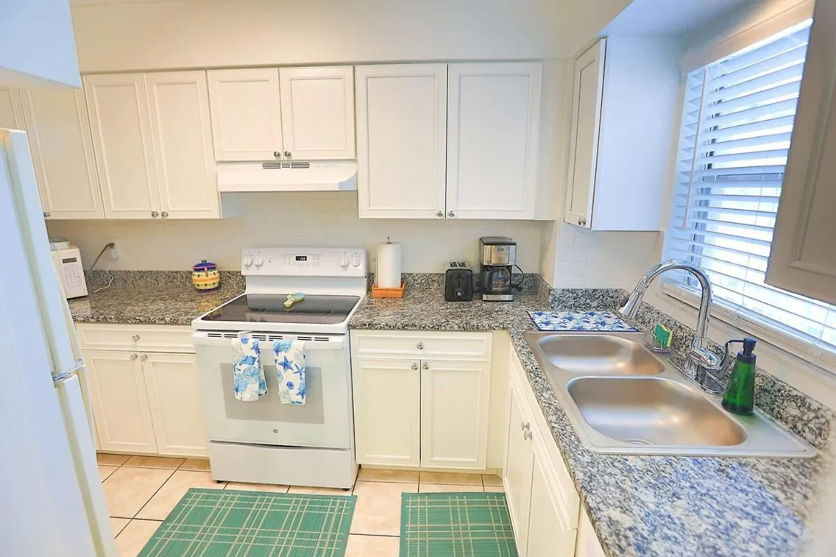 Updated With Pool, Walk To Crescent & Restaurants! Holiday home *
