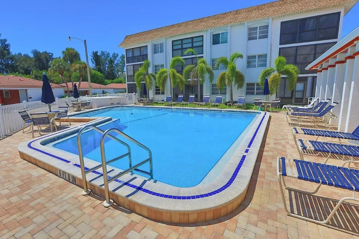 Updated With Pool, Walk To Crescent & Restaurants! * Sarasota