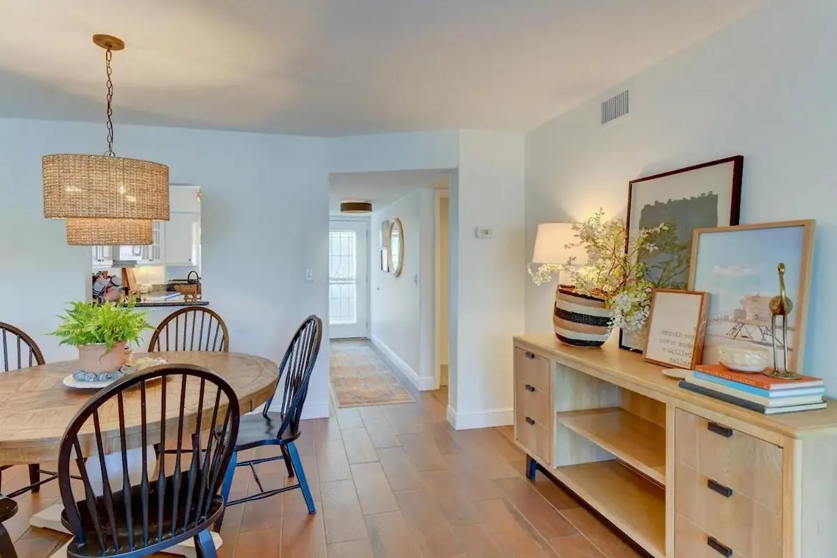 Coastal Paradise Steps To Crescent Apartment *