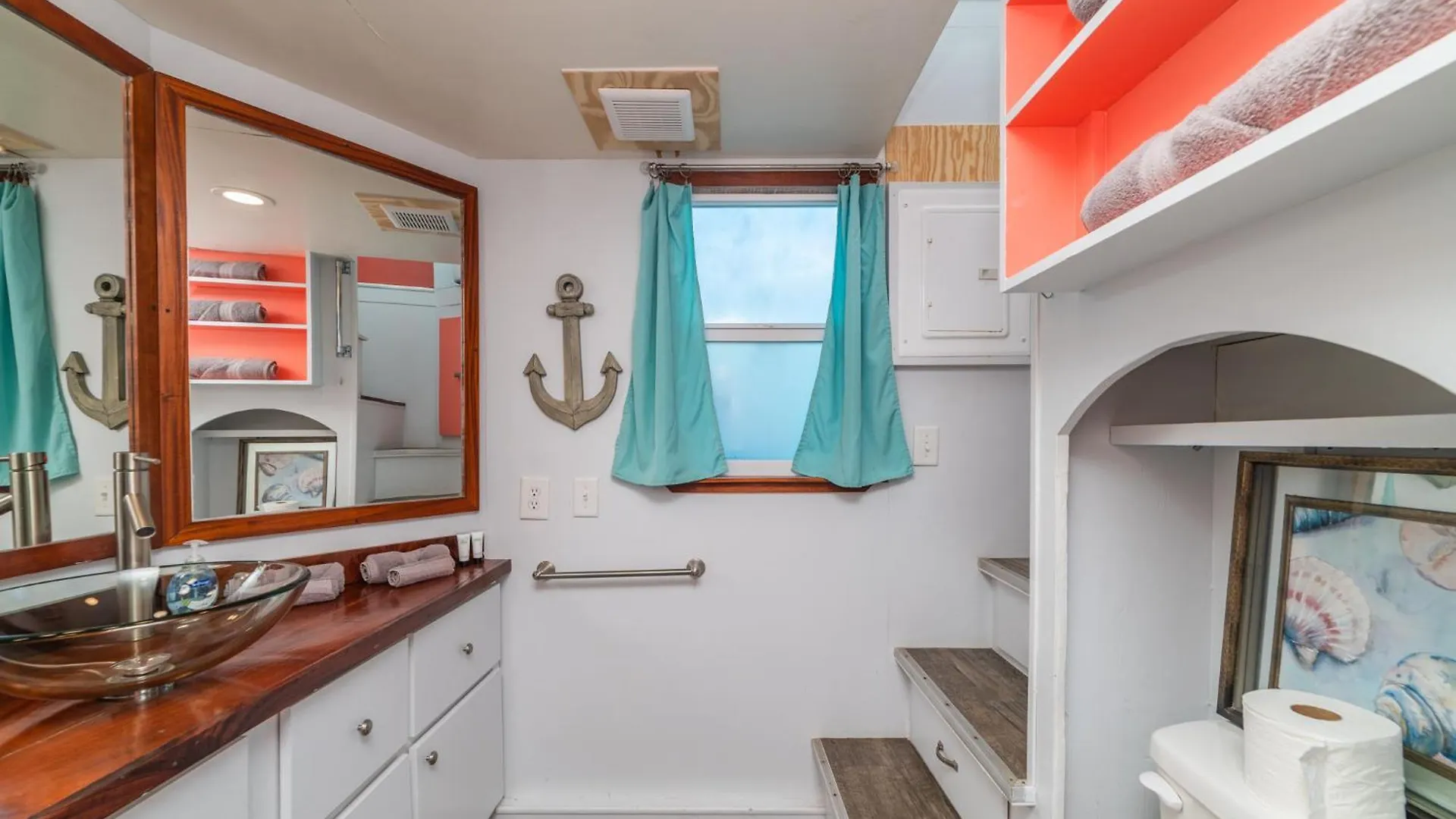 Tiny House - Pelican Sarasota