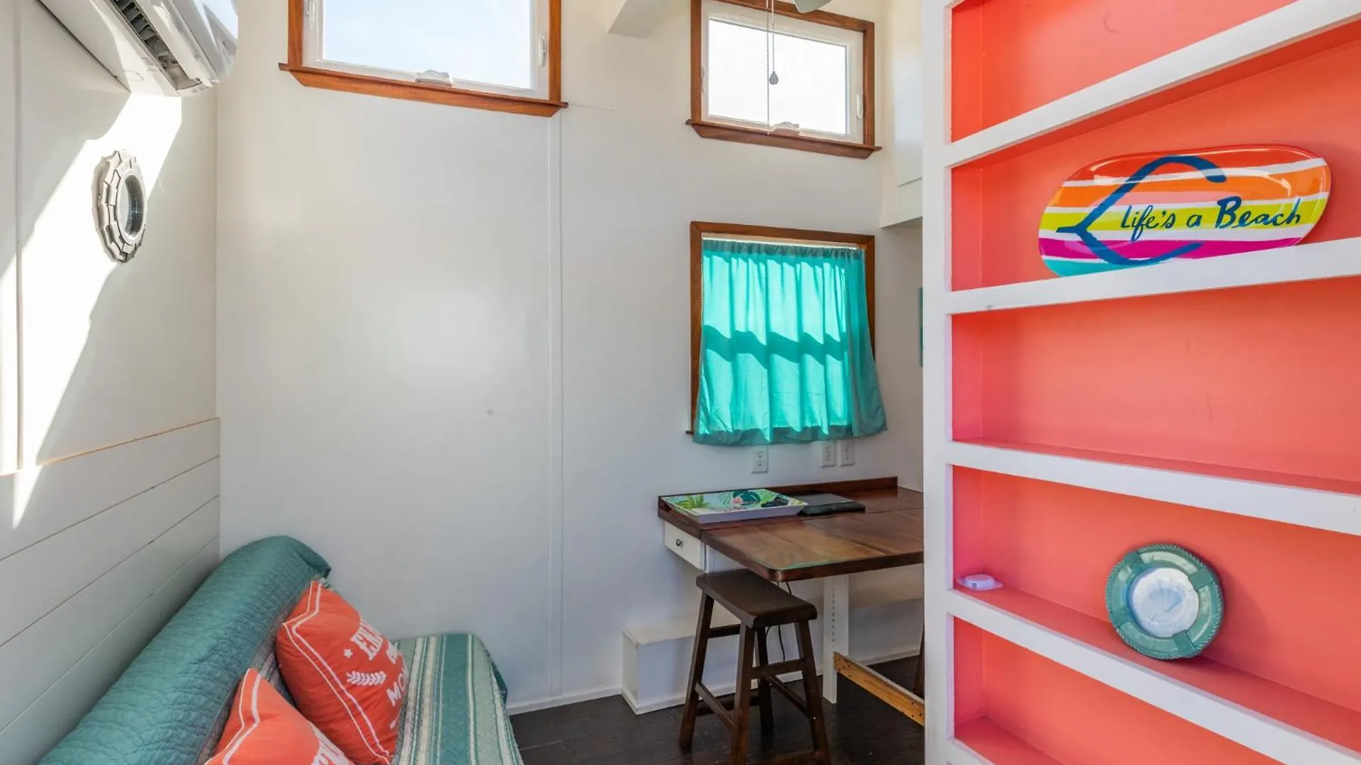 Tiny House - Pelican