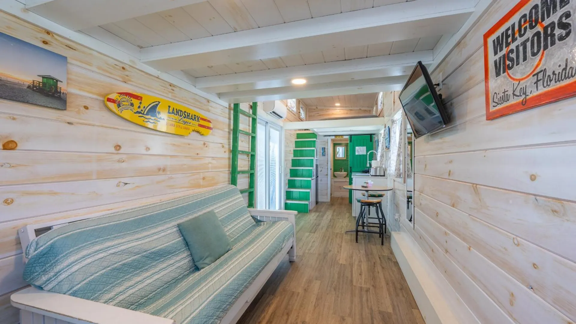 Tiny House - Lifeguard Stand Holiday home *