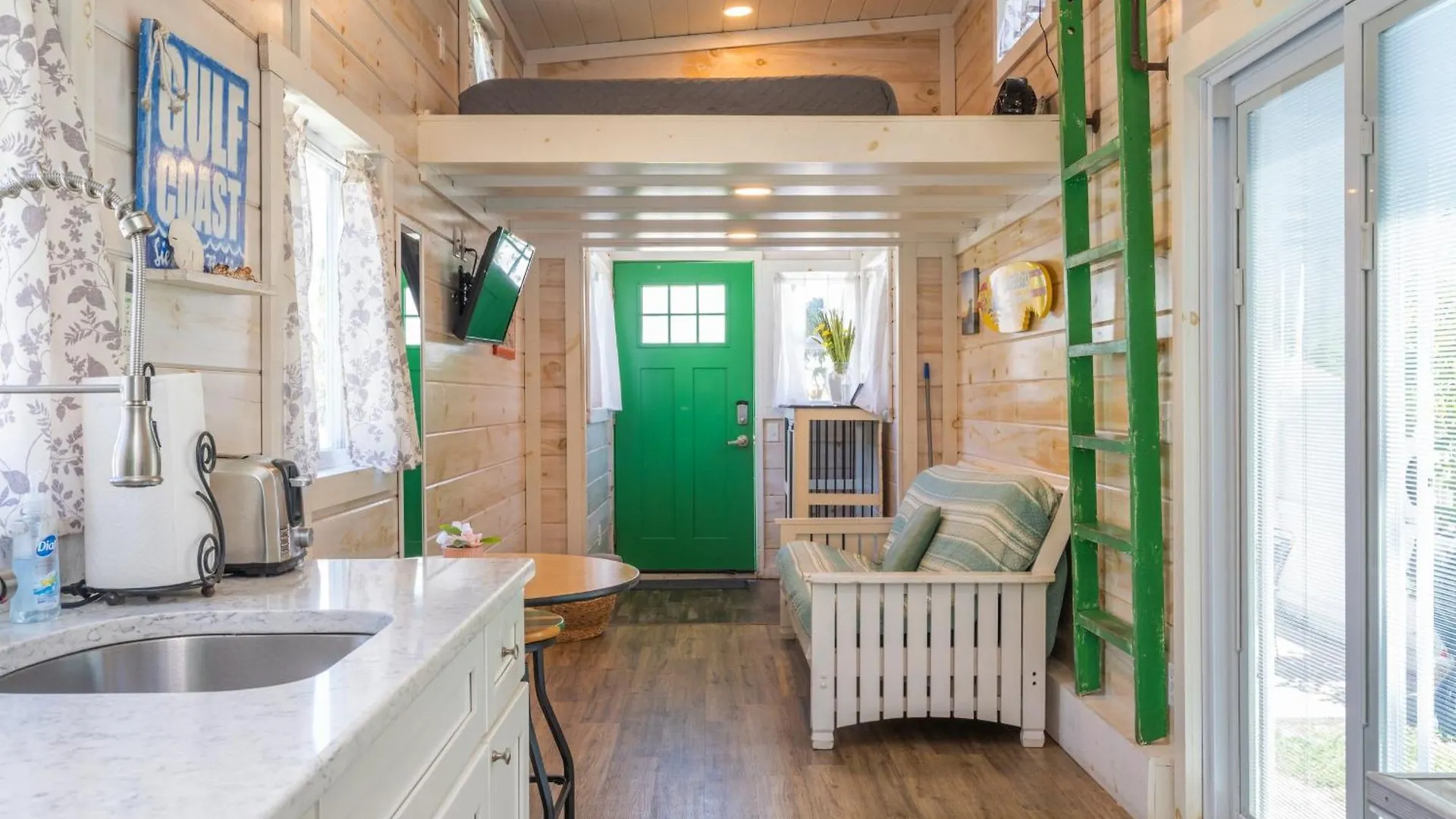 Tiny House - Lifeguard Stand Holiday home *