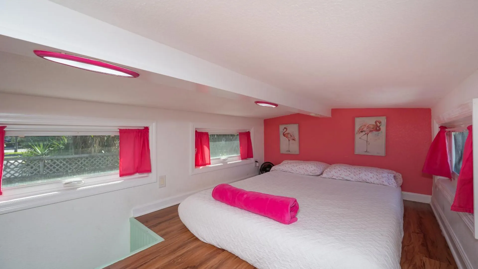 Tiny House - Flamingo Holiday home Sarasota