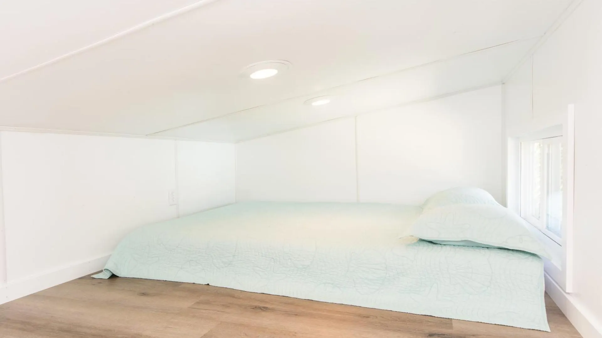 Tiny House - Aqua Oasis Holiday home