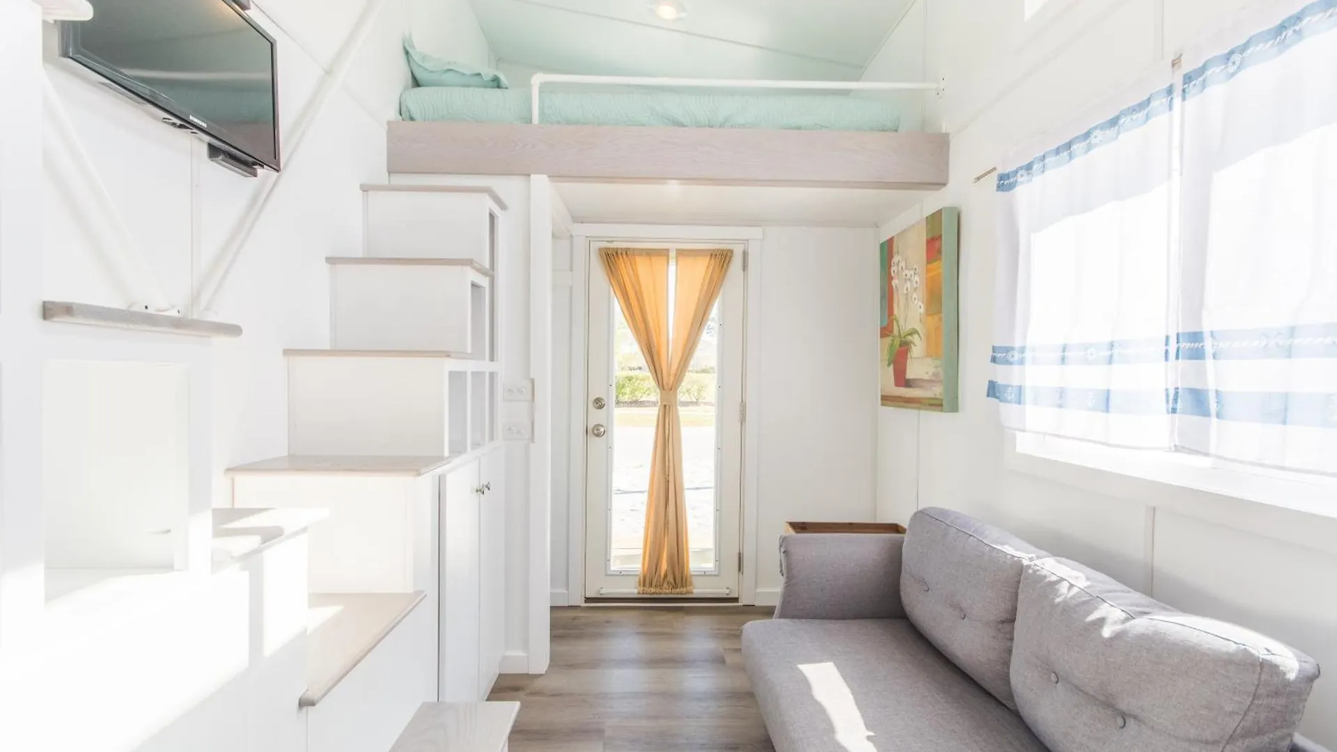 Tiny House - Aqua Oasis Holiday home
