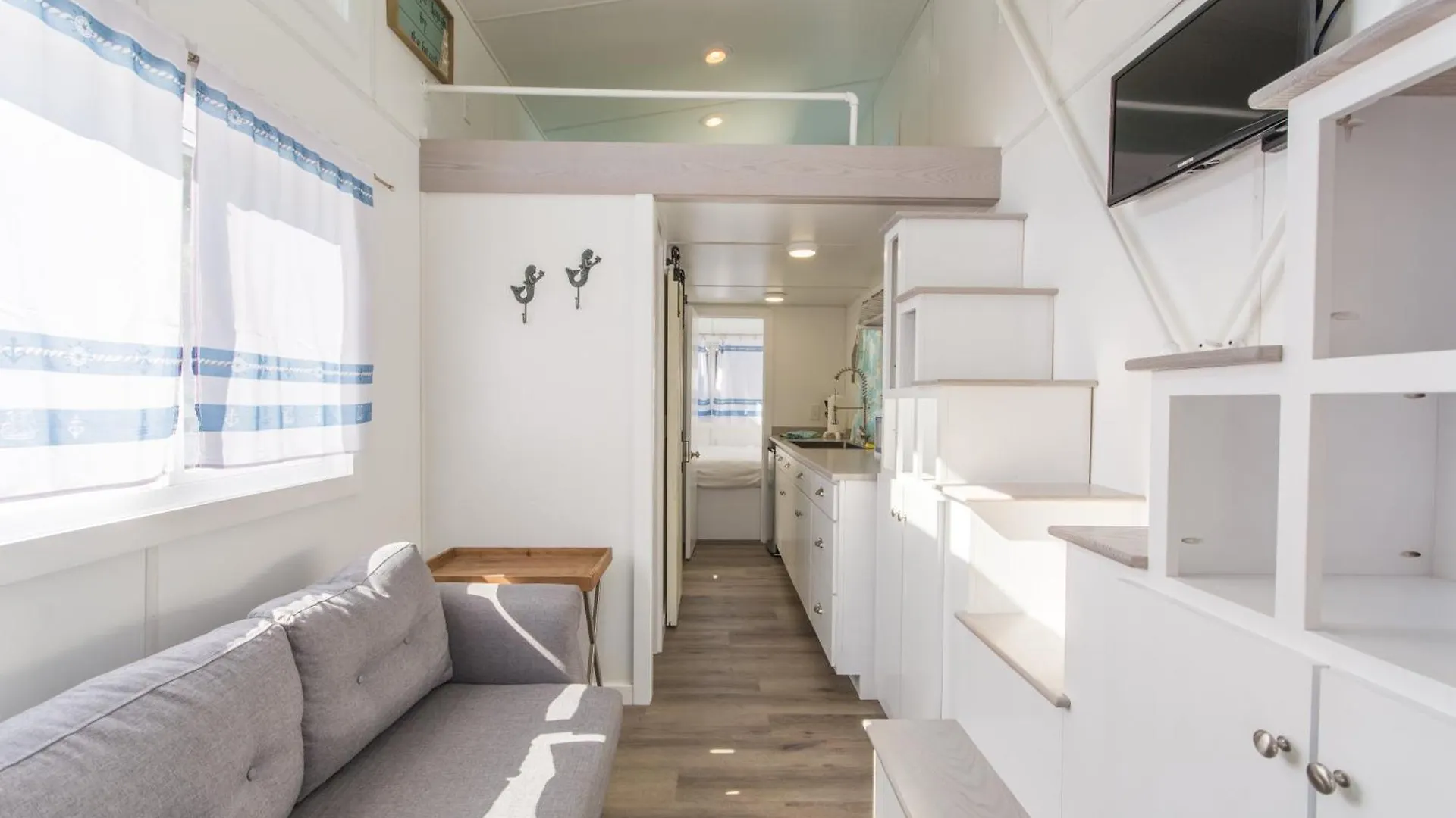 Tiny House - Aqua Oasis Holiday home