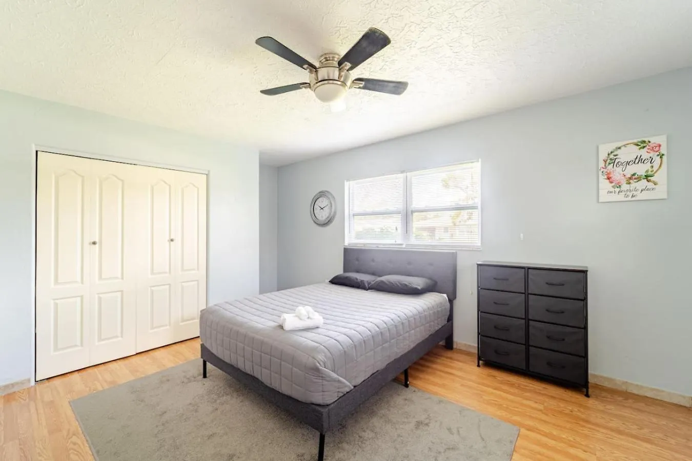 Serene Escape Cozy Close To Beaches Holiday home *