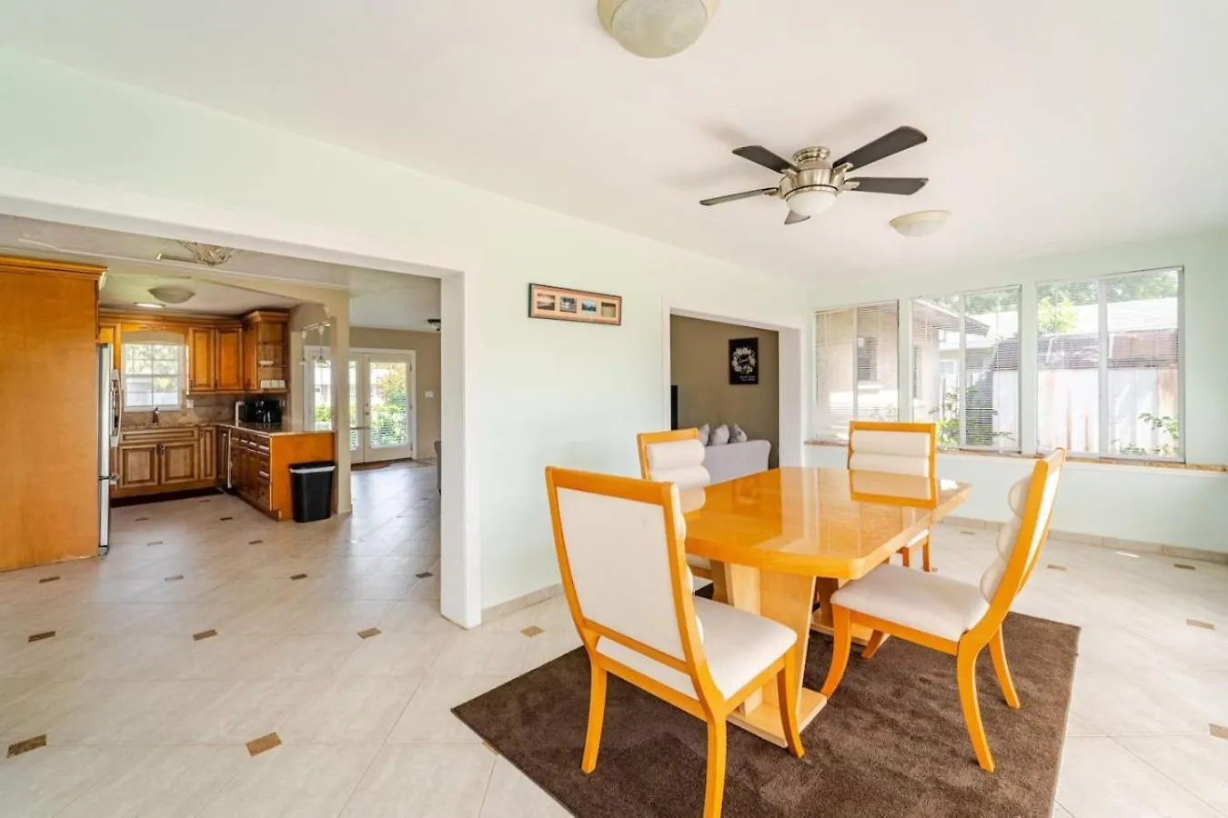 Serene Escape Cozy Close To Beaches