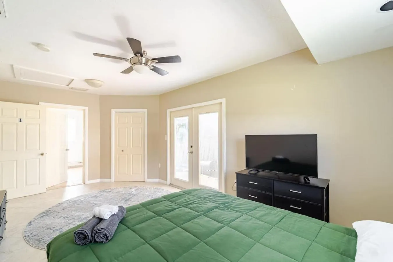 Serene Escape Cozy Close To Beaches