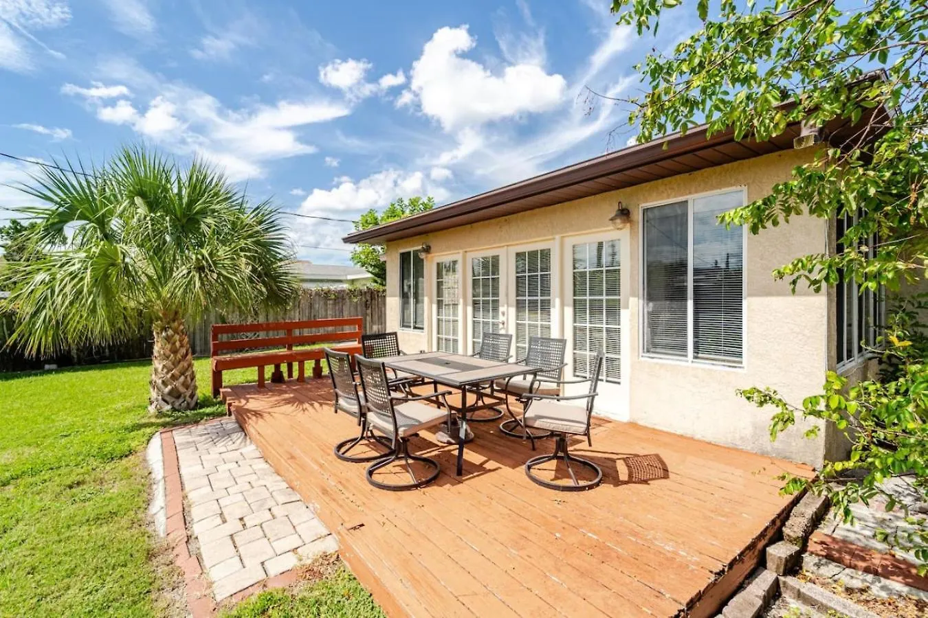 Serene Escape Cozy Close To Beaches Holiday home