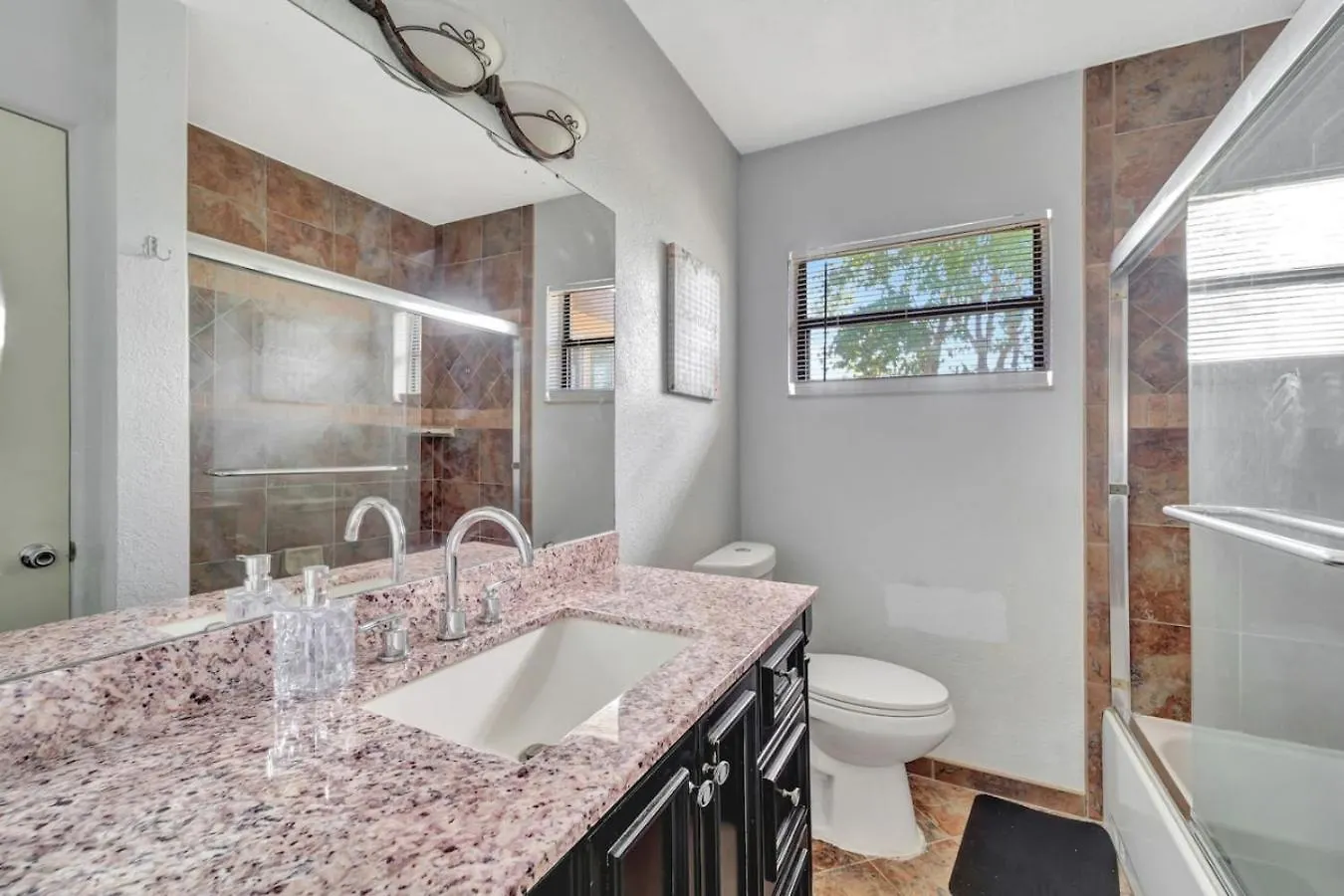 Cozy Retreat Pvt Rm Close To Siesta Keys J3a Shared Holiday home Sarasota