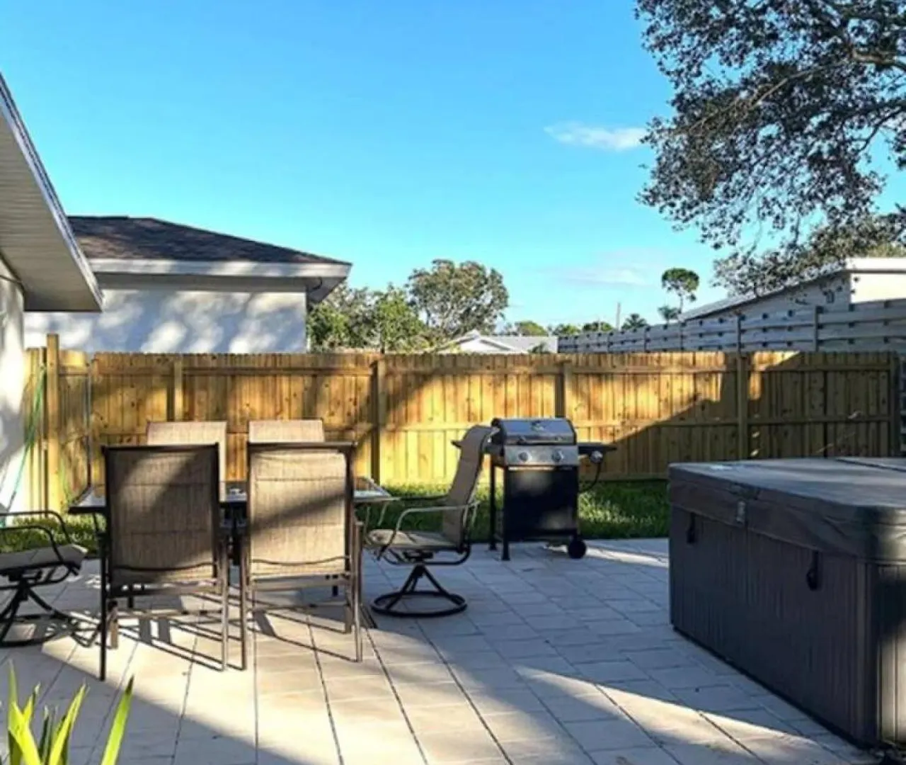 Fully Fenced With Hot Tub Near Siesta Key Bridge Holiday home *