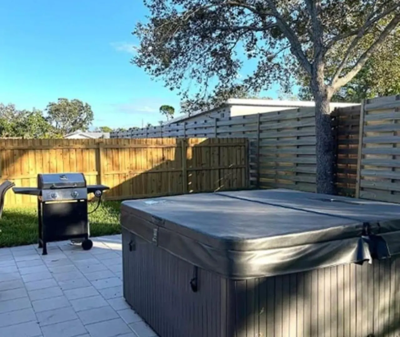 Fully Fenced With Hot Tub Near Siesta Key Bridge Holiday home *