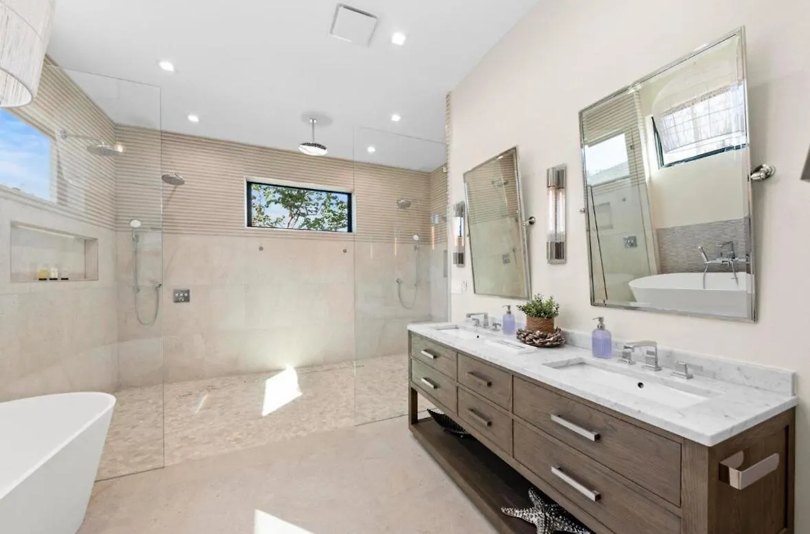 Holiday home Coastal Luxe, Saltpool Spa, 5miles To Siesta Sarasota