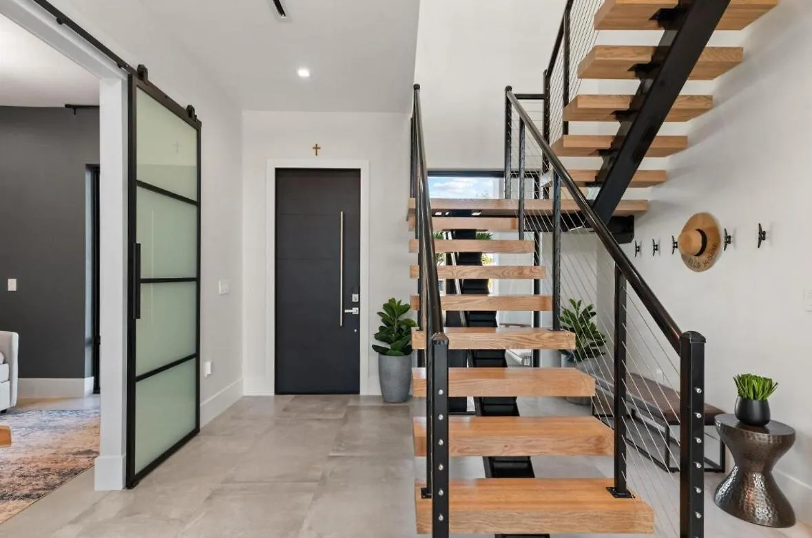 Holiday home Coastal Luxe, Saltpool Spa, 5miles To Siesta