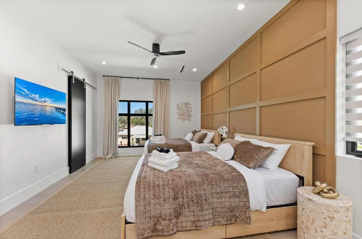 Holiday home Coastal Luxe, Saltpool Spa, 5miles To Siesta