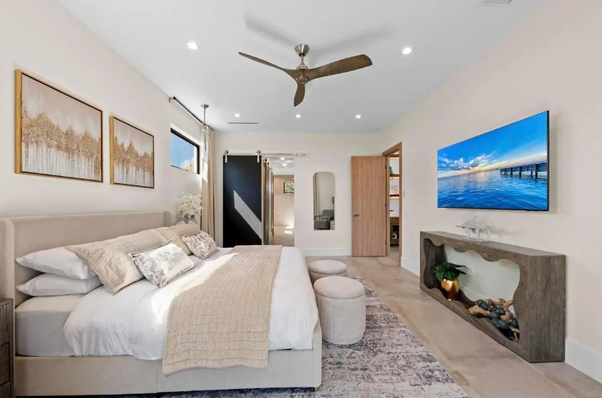 Holiday home Coastal Luxe, Saltpool Spa, 5miles To Siesta Sarasota
