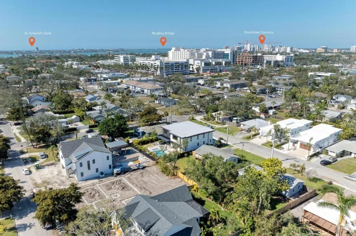 Coastal Luxe, Saltpool Spa, 5miles To Siesta Holiday home Sarasota