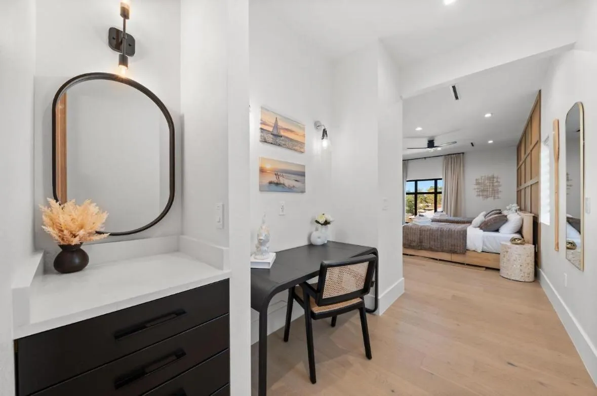 Holiday home Coastal Luxe, Saltpool Spa, 5miles To Siesta Sarasota