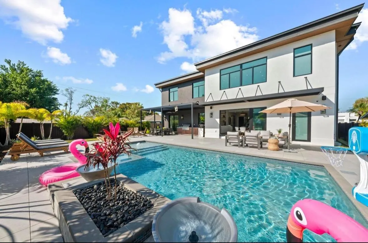 Holiday home Coastal Luxe, Saltpool Spa, 5miles To Siesta