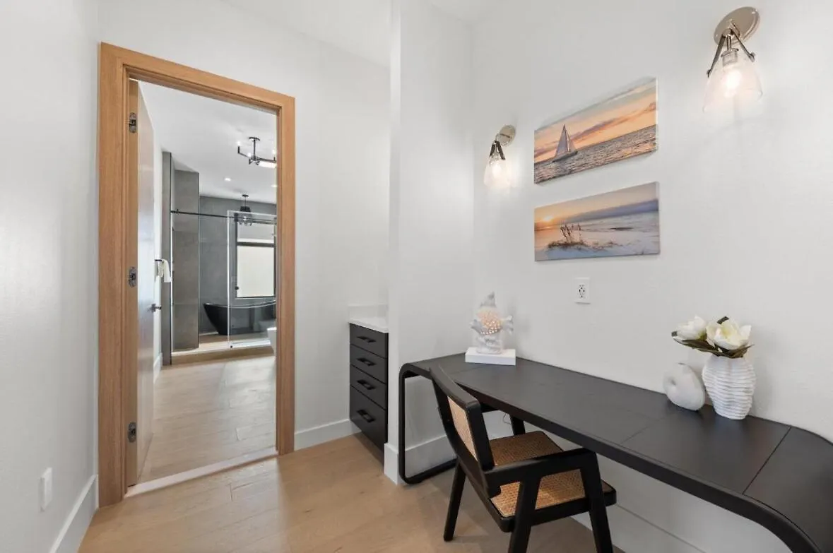 Holiday home Coastal Luxe, Saltpool Spa, 5miles To Siesta Sarasota