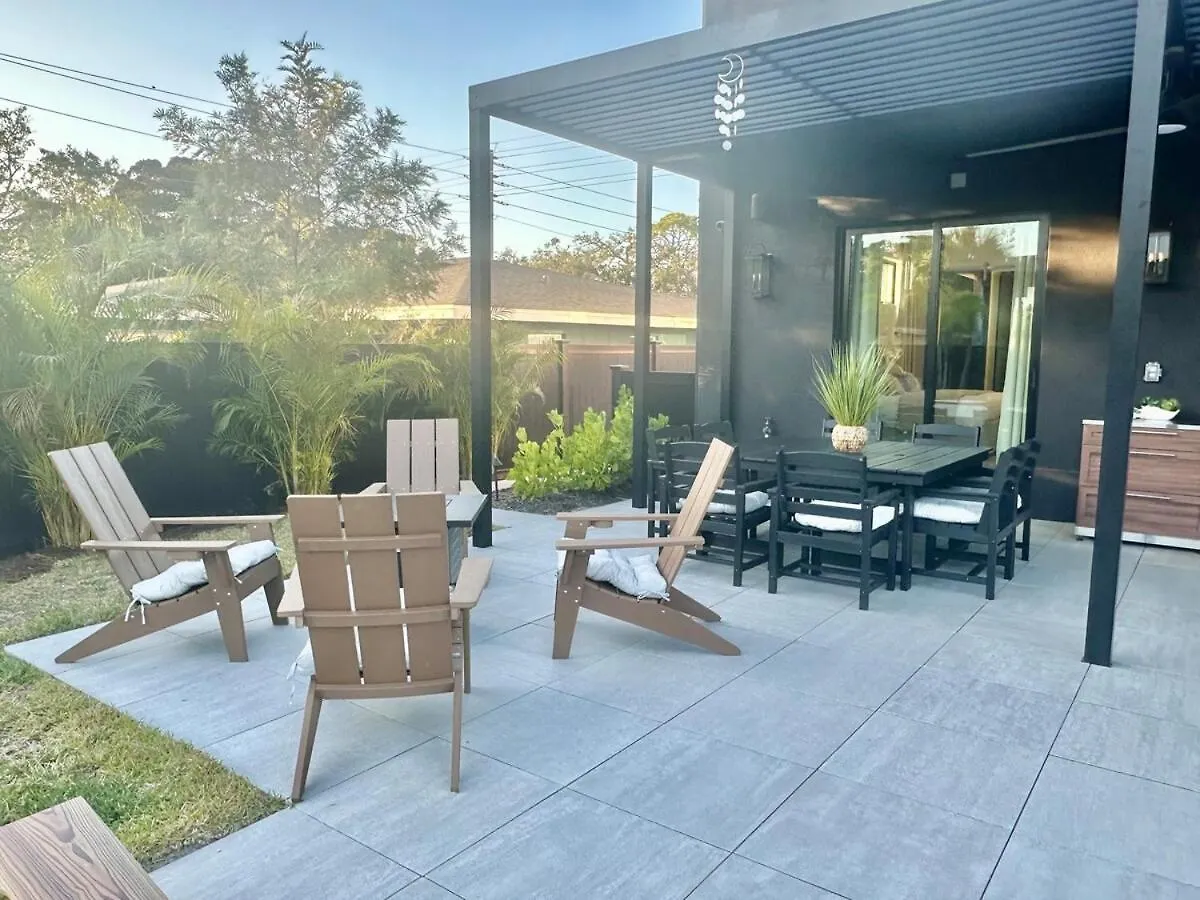 Coastal Luxe, Saltpool Spa, 5miles To Siesta Holiday home Sarasota
