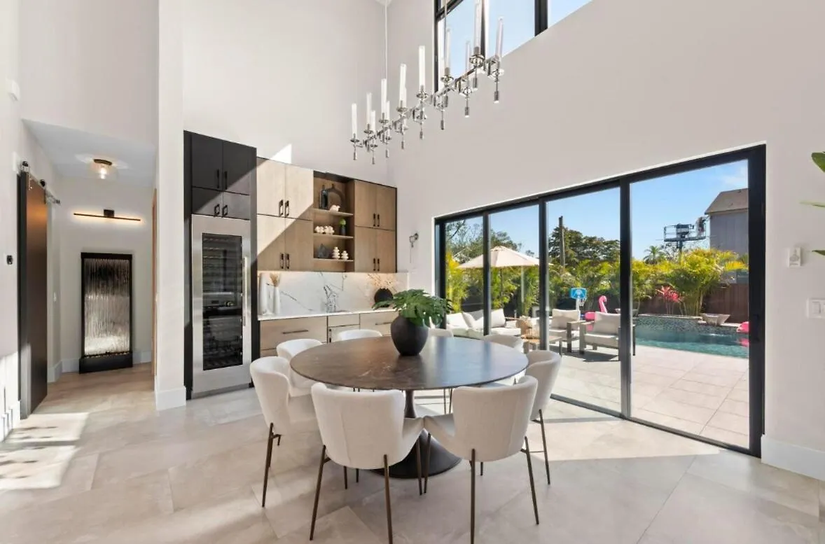 Holiday home Coastal Luxe, Saltpool Spa, 5miles To Siesta