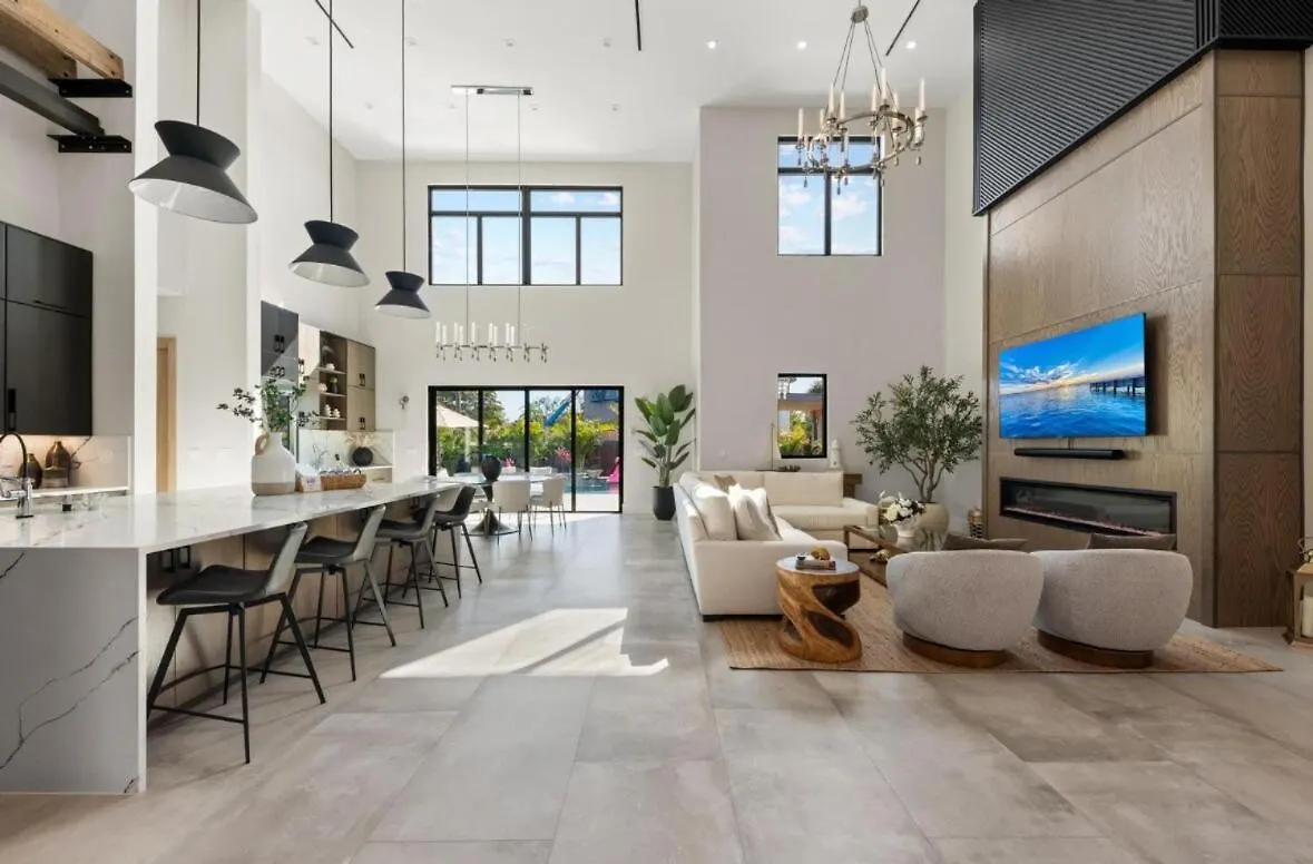 Coastal Luxe, Saltpool Spa, 5miles To Siesta Holiday home Sarasota