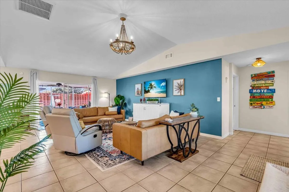 Holiday home Fun 4Bd Saltwater Pool Oasis Games Near Beaches